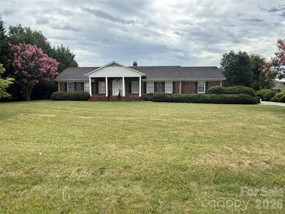 404 N Greenbriar Rd