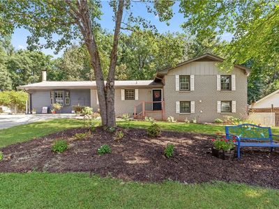 3008 Carrie Dr NW