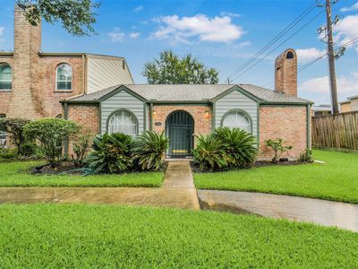 11907 Southlake Dr