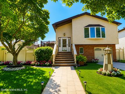 52 Vineland Ave