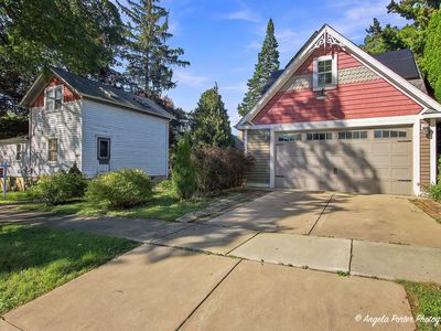 203 N Plum Grove Rd