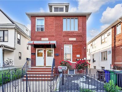 132 Bay 28th St