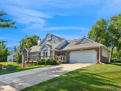 6856 Sharon Dr