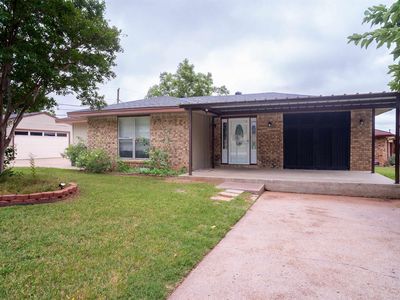 3911 Parker Blvd