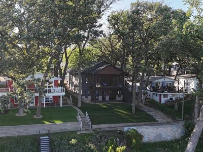 1201 Lake Shore Dr #1