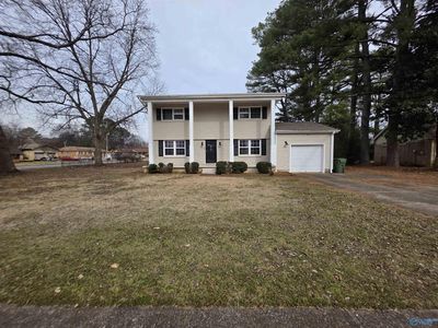 3818 Jamestown Dr NW