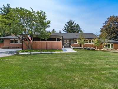 2766 S Dorchester Rd