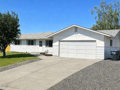 Property at 801 N 4th St, Selah, WA