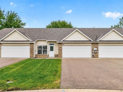 343 Appleblossom Ln E