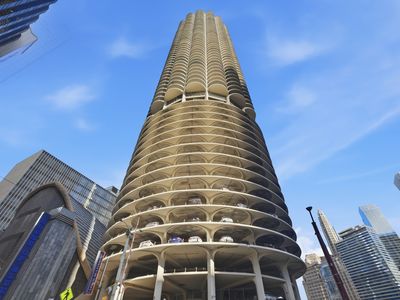 300 N State St APT 3405