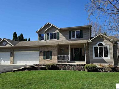 6 McIntosh Dr