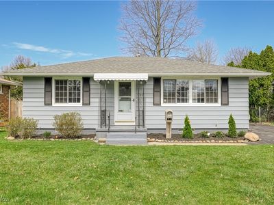 Property at 221 Franklin Ave, Cuyahoga falls, OH