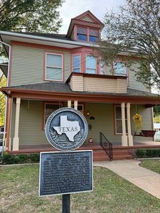 717 E Houston Ave