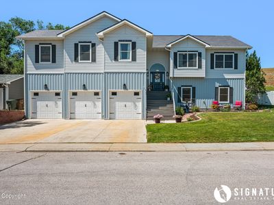704 Fairway Dr
