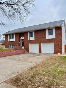 Property at 204 Massey Ln, Jacksonville, IL