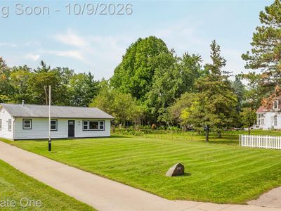 3772 Joslyn Rd