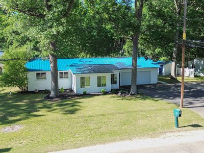 1005 Main St