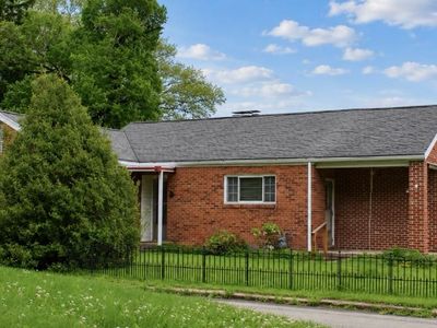 57 Hillcrest Ln