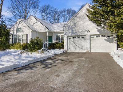 5 Wood Hollow Dr
