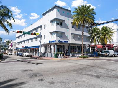 1100 Collins Ave APT 211