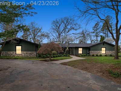6800 Crestway Dr
