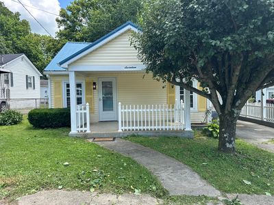 17 Waveland Ave