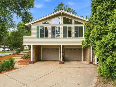 832 Bartosh Ln