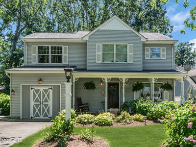 901 Roundtree Drive