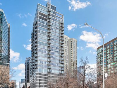 653 N Kingsbury St APT 1204