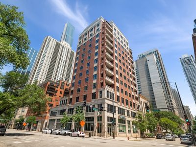 30 W Erie St UNIT 402