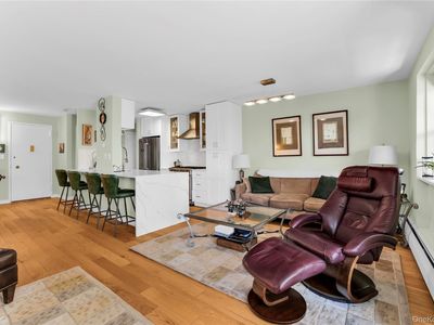 1085 Warburton #210