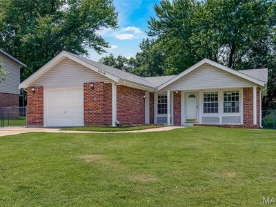 2815 Greenleaf Dr