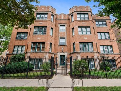 6304 N Claremont Ave APT 2