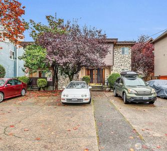 3828 Whitman Avenue N