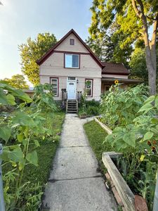 1009 W Monroe St
