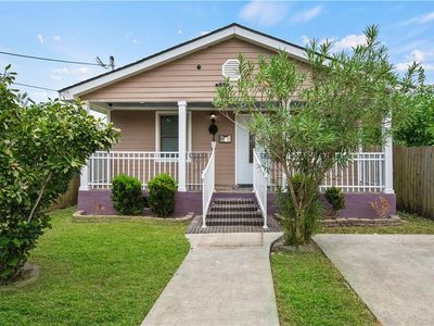 1711 Charbonnet St