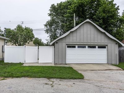 8970 Lakeshore Rd