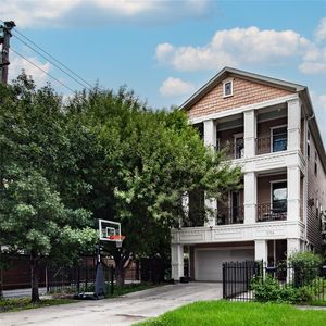 2714 Nicholson St