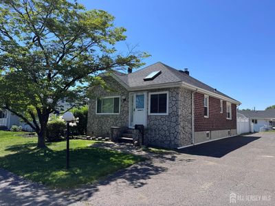 11 Lee Ave