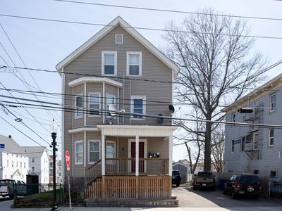 176 E Main St