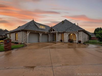 2930 Versailles Pl