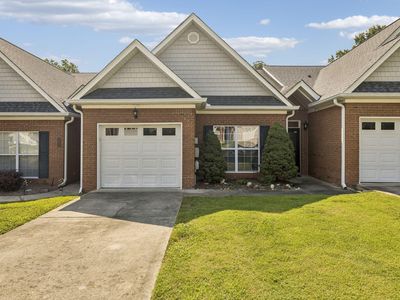 1004 Grey Oaks Ln