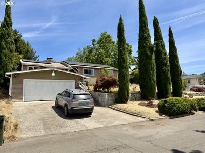 694 Knoll Ave