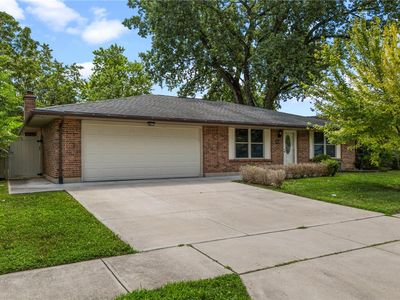 5469 Woodgate Dr