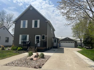 105 W Ash St