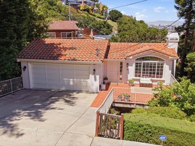 1580 Winding Way