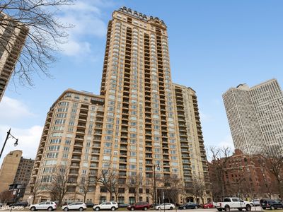 2550 N Lakeview Ave UNIT N903