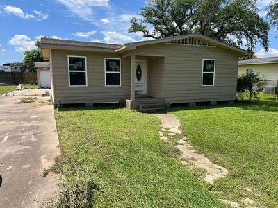 Property at 611 Whitten St, Clute, TX