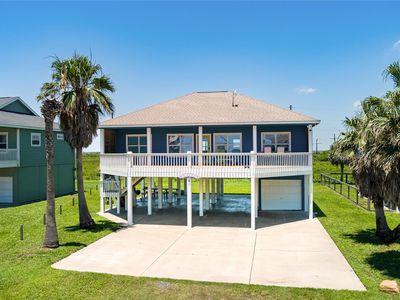 Property at 3233 Castle Dr, Crystal Beach, TX