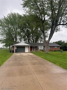 Property at 7660 Lakefield St, Louisville, OH